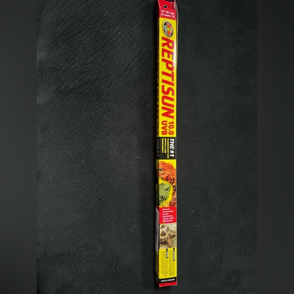 Zoomed Reptisun 10.0 UVB Bulb 18” 15 Watts - Picture 2 of 2